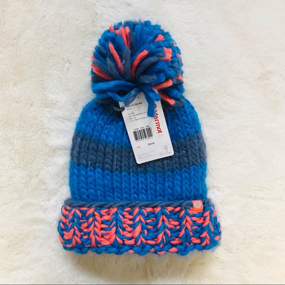 Marmot Accessories - 🪴Nwt Marmot Womens CC Beanie Hat Pom Pom